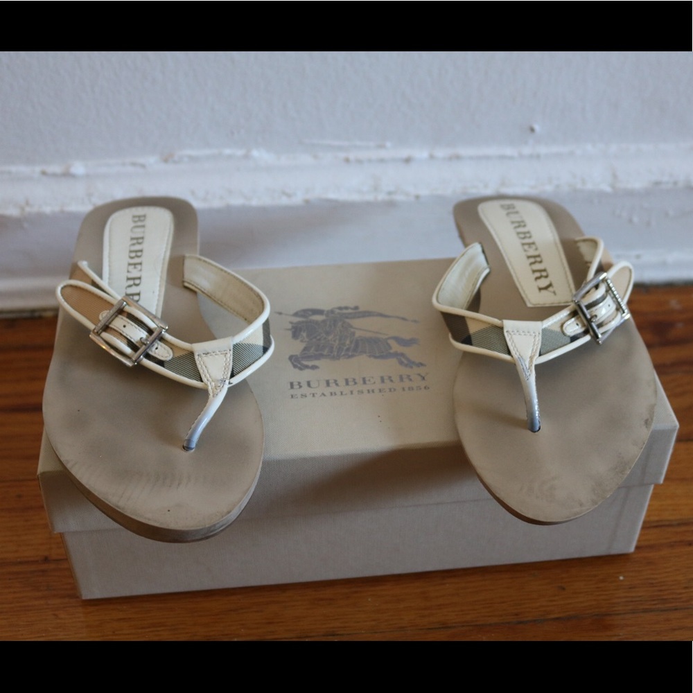 Burberry flip flop